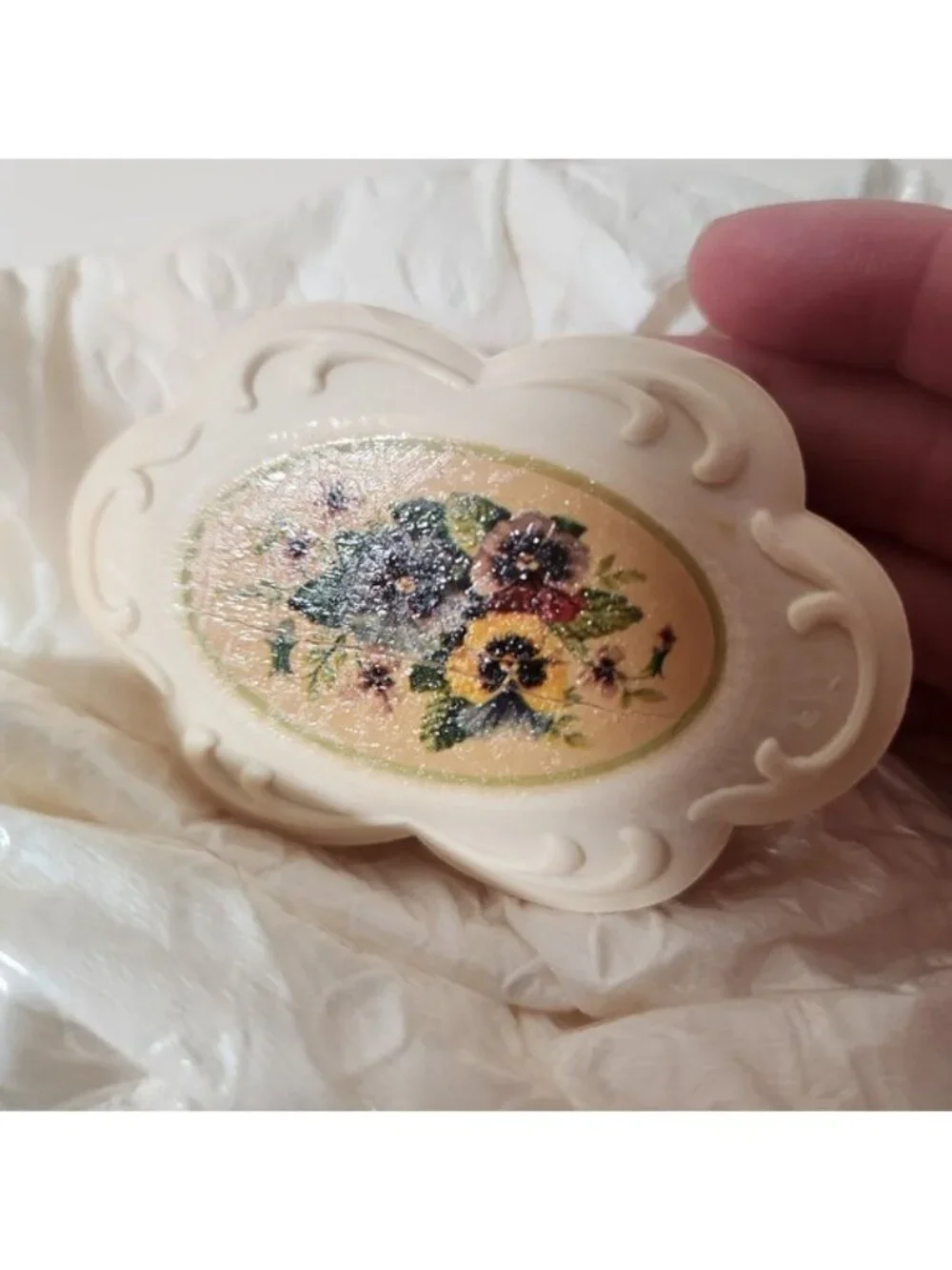 Vintage Avon Bouquet of Pansies Fragranced Soap Set 2 Bars 3oz Each Floral Decal
